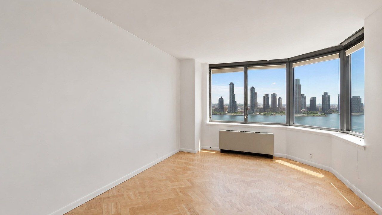 An empty room before staging