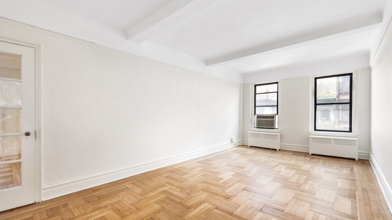 An empty room before staging